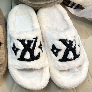 Super comfy fur slippers ♥️